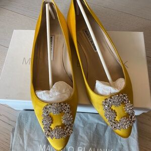 Manolo Blahnik Hangisi Flat, Yellow Satin EU38